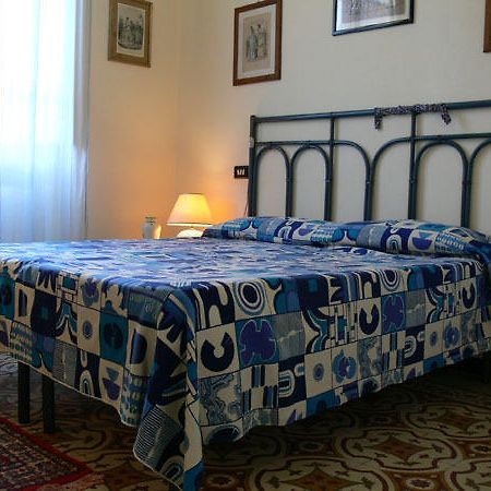 Casanoemi 2 Bed & Breakfast Cagliari Oda fotoğraf